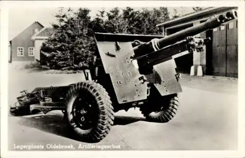 Ak Oldebroek Gelderland, Legerplaats, Artilleriegeschut