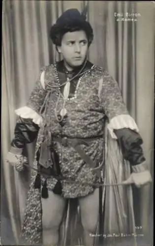 Ak Schauspieler Emil Birron, Portrait als Romeo