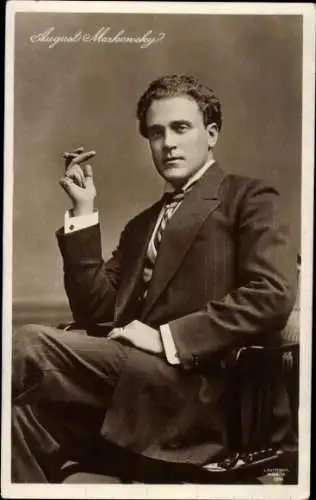 Foto Sänger, Regisseur und Bariton August Maria Markowsky, Portrait mit Zigarre