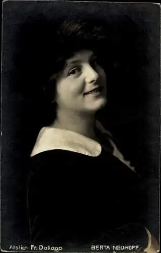 Foto Ak Schauspielerin Berta Neuhoff, Portrait