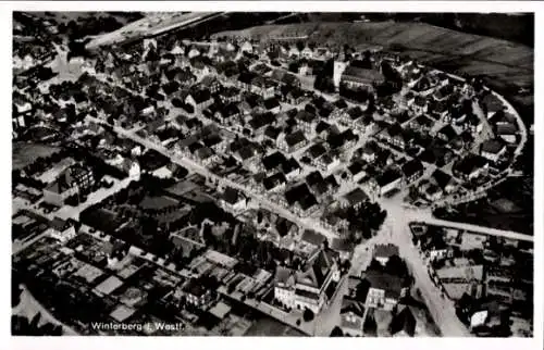 Ak Winterberg im Sauerland, Fliegeraufnahme der Stadt