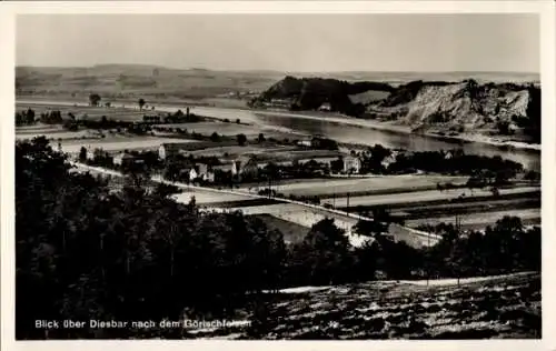 Ak Diesbar Seußlitz Landkreis Meißen, Blick über den Ort nach dem Görischfelsen