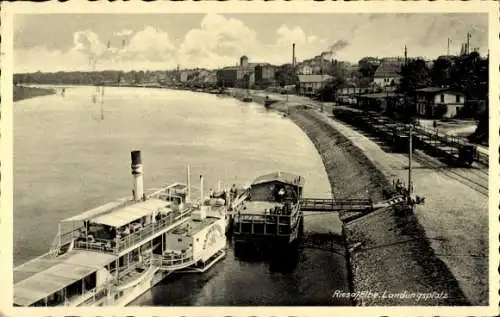 Ak Riesa an der Elbe Sachsen, Landungsplatz, Dampfer Bad Schandau, Häuser, Elbe, Waggons