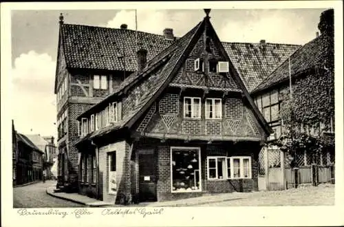 Ak Lauenburg an der Elbe, Ältestes Haus, Fachwerkgebäude, Lampengeschäft, Straßenpartie