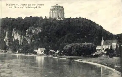 Ak Kelheim an der Donau Niederbayern, Donaupartie mit Blick zur Befreiungshalle