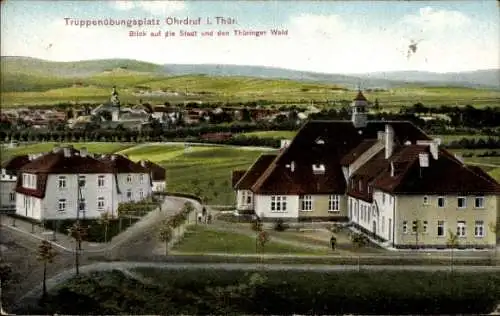 Ak Ohrdruf in Thüringen, Truppenübungsplatz, Blick auf die Stadt und Thüringer Wald