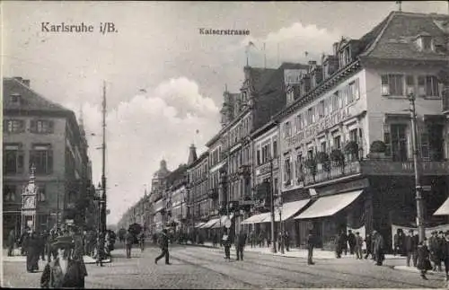 Ak Karlsruhe in Baden Württemberg, Kaiserstraße, Wiener Cafe Central, Passanten