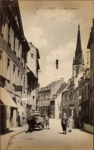 Ak Mulhouse Haut Rhin, Blick in die Rue des Tanneurs, Kirche, Passanten