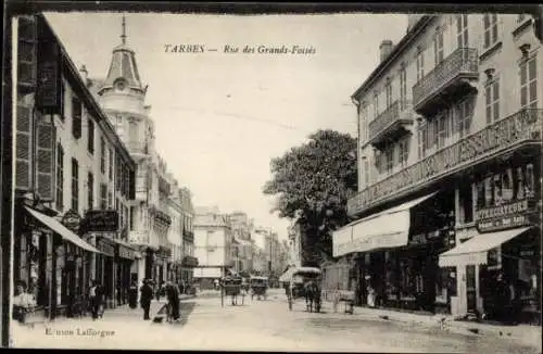 Ak Tarbes Hautes Pyrénées, Rue des Grands Fossés