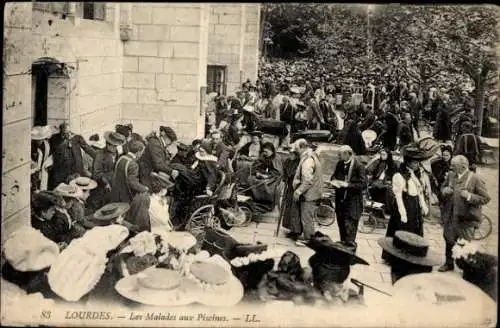 Ak Lourdes Hautes Pyrénées, Les Malades aux Piscines 