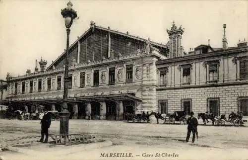 Ak Marseille Bouches du Rhône, Gare St Charles, Kutschen