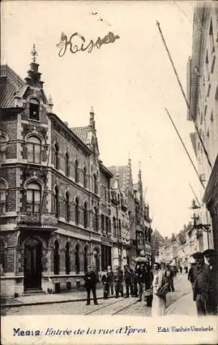 Ak Menen Lys Westflandern, Entree de la Rue d'Ypres, Straßenpartie mit Anwohnern