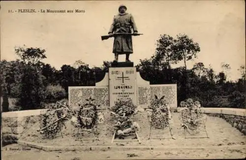 Ak Pleslin Cotes-d'Armor, Monument aux Morts