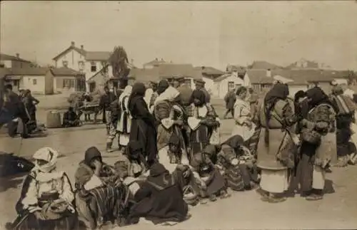 Foto Ak Skopje Üsküb Mazedonien, Marktszene, Bäuerinnen