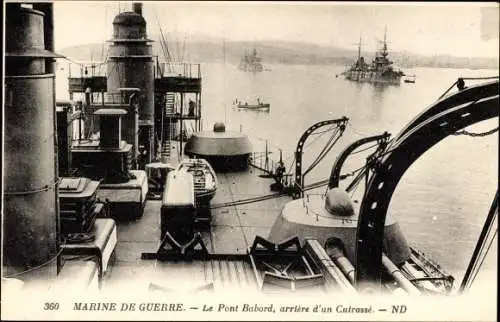 Ak Französisches Kriegsschiff, Pont Babord, arrière d'un Cuirassé, Marine de Guerre