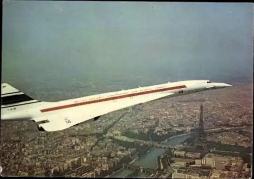 Ak Überschall-Passagierflugzeug Concorde über Paris