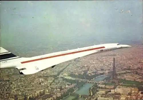 Ak Überschall-Passagierflugzeug Concorde über Paris