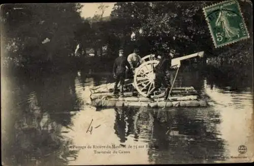 Ak Passage de Rivière du Matériel de 75 sur Radeau, Traversée du Canon