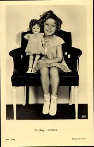 Ak Schauspielerin Shirley Temple, Portrait mit Puppe