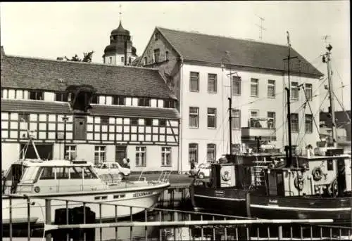 Ak Ueckermünde in Vorpommern, Am Hafen, Boote