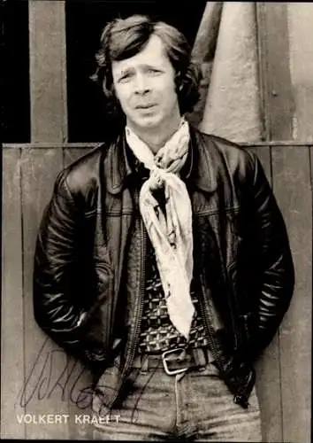 Ak Schauspieler Volkert Kraeft, Portrait, Autogramm, Halstuch, Lederjacke