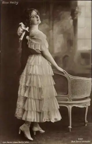 Ak Schauspielerin Alice Hechy, Portrait