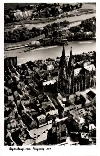 Ak Regensburg an der Donau Oberpfalz, Fliegeraufnahme, Kirche