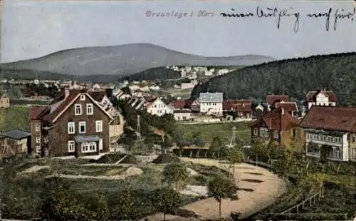 Ak Braunlage im Oberharz, Straßenpartie mit Blick auf den Ort, Berge