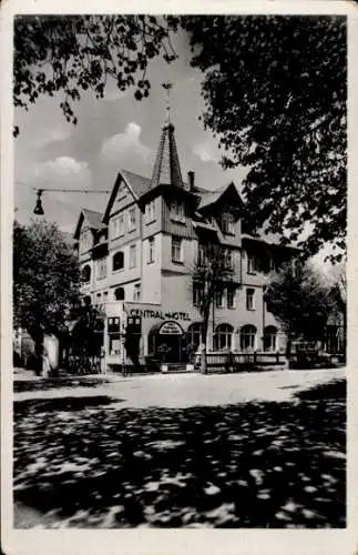 Ak Bad Harzburg in Niedersachsen, Zentral Hotel, Straßenpartie