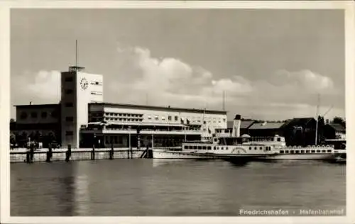 Foto Ak Friedrichshafen am Bodensee, Totalansicht Hafenbahnhof mit Dampfschiff Stadt Merseburg