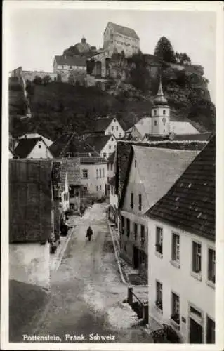 Ak Pottenstein, Blick in eine Straße und auf eine Burg