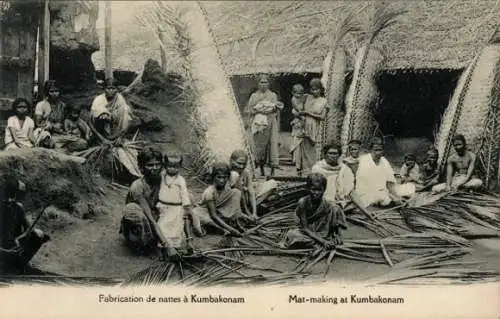 Ak Kumbakonum Kumbakonam Indien, Einheimische bei der Mattenherstellung