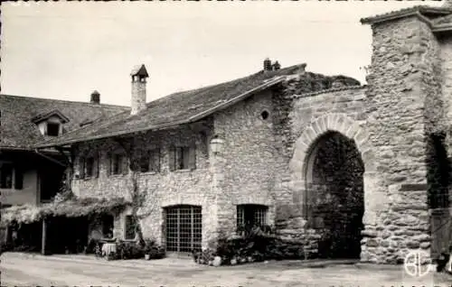 Ak Yvoire Haute Savoie, entree du vieux village, auberge A la vieille porte