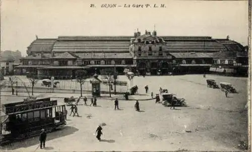 Ak Dijon Côte d’Or, La Gare PLM, Blick auf den Bahnhof, Straßenseite