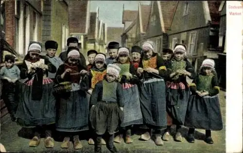 Ak Marken Nordholland Niederlande, Gruppenbild von Kindern in Trachten