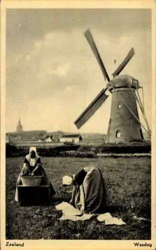 Ak Zeeland Niederlande, Wasdag, Frauen in Tracht beim Waschen der Wäsche, Windmühle