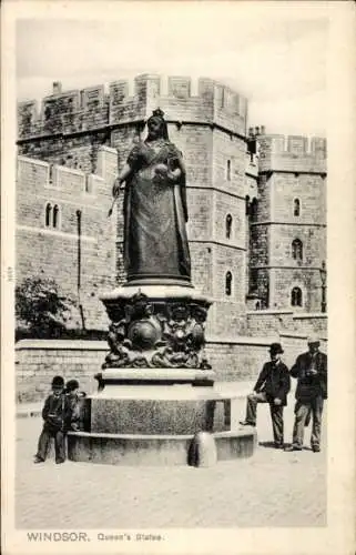 Ak Windsor Berkshire England, Königinnenstatue