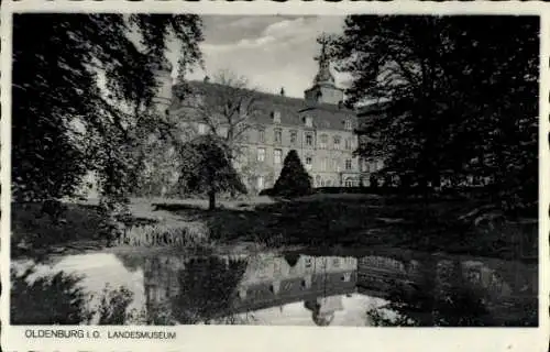 Ak Oldenburg in Holstein, Blick auf das Landesmuseum am See, Parkanlage