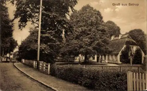 Ak Satrup Mittelangeln Schleswig Holstein, Straßenpartie mit Haus