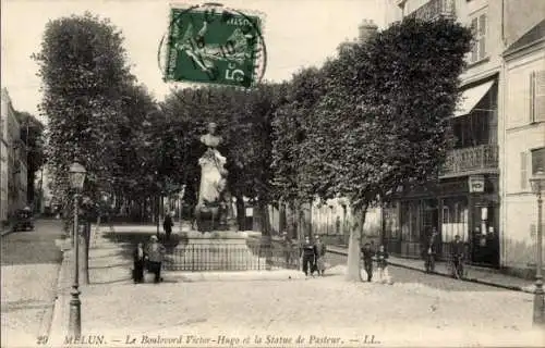 Ak Melun Seine et Marne, Boulevard Victor-Hugo, Statue de Pasteur