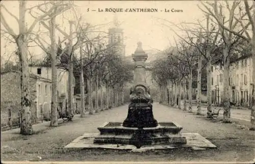 Ak La Roque d'Anthéron Bouches du Rhône, Cours, Brunnen