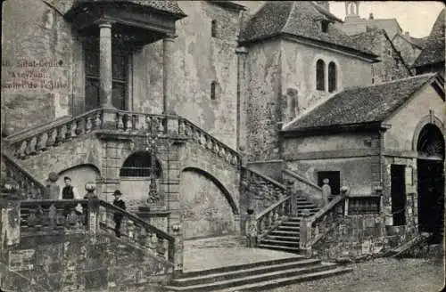 Ak Saint Geniez d'Olt et d'Aubrac Aveyron, Treppenaufgang zur Kirche