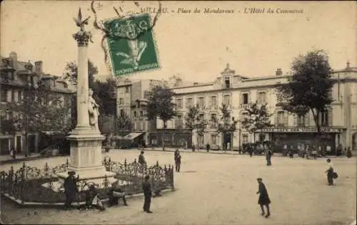 Ak Millau Aveyron, Place du Mandaroux, Hotel du Commerce, Denkmal