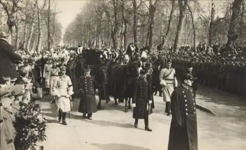 Ak Potsdam, Beisetzung der Kaiserin Auguste Victoria, Trauerzug