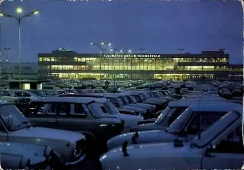 Ak Schönefeld bei Berlin, Flughafen, Interflug, Parkplatz, Trabant