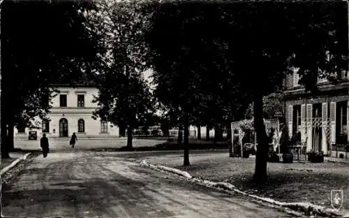 Ak Bonneval Eure et Loir, Avenue de la Gare