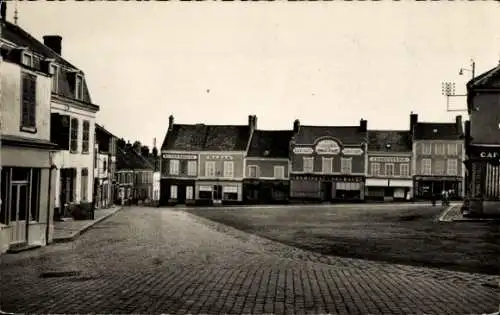 Ak Auneau Eure et Loir, Place du Marche