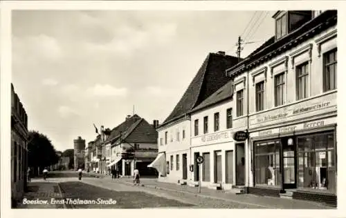 Ak Beeskow in der Mark, Ernst Thälmann Straße, Friseur, HO Lebensmittel