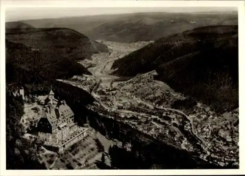 Ak Bad Wildbad im Schwarzwald, Sommerberg Hotel, Enztal, Fliegeraufnahme