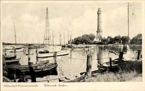 Ak Świnoujście Swinemünde Pommern, Hafen, Leuchtturm